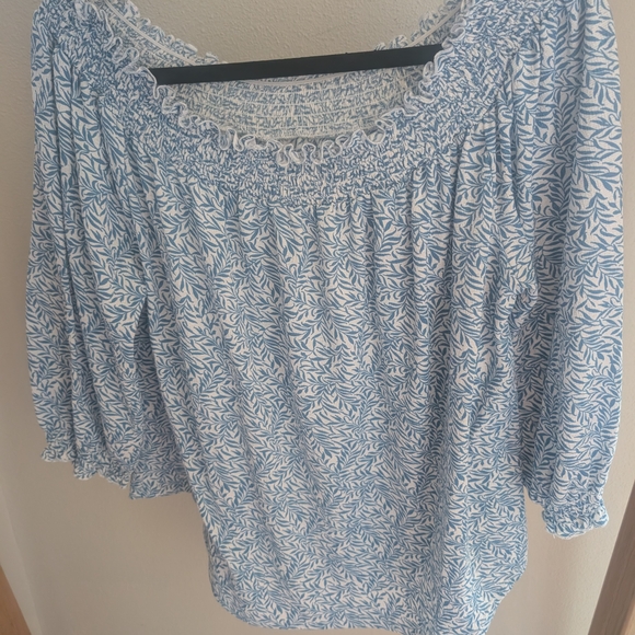MELLODAY Tops - MELLODAY Blue Leaf Print Top